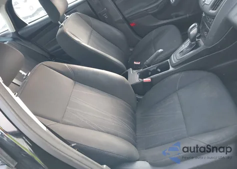 2017 Ford Focus S z USA, uszkodzony, nr VIN 1FADP3E24HL207841